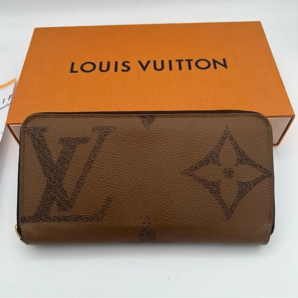 Authentic Louis Vuitton Reversable Brown zippy Wallet❤️ - Picture 2 of 11
